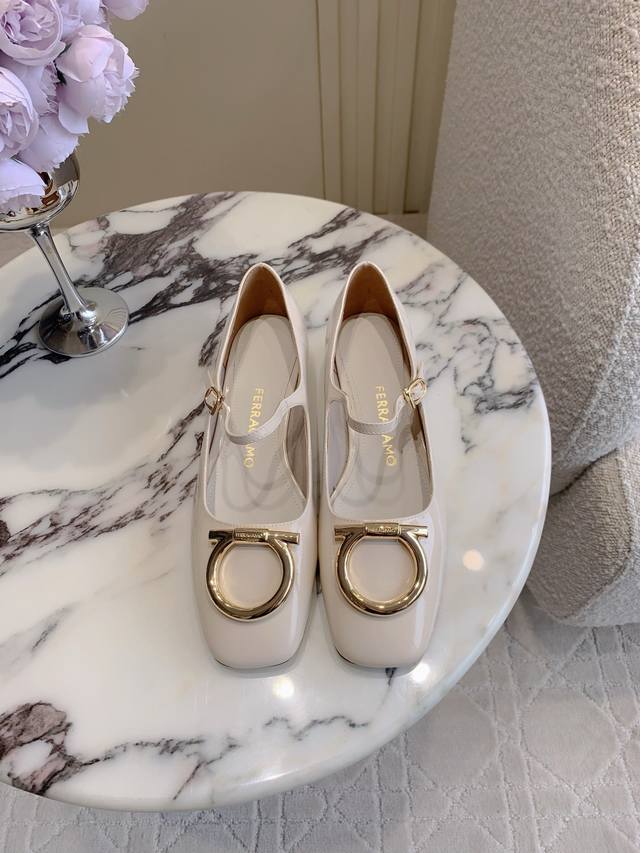 Factory price p Ferragam's newest Mary Jane shoe is exquisitely designed, with