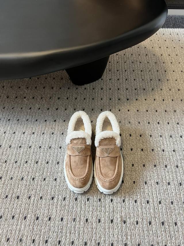 Shopping-level Prada early autumn show-style fur-lined casual shoes, the same s