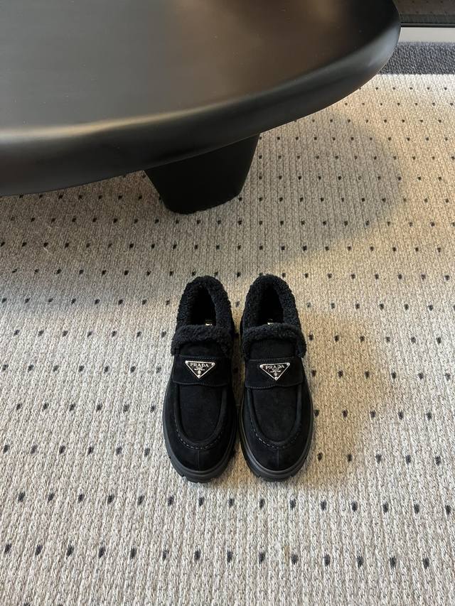 Shopping-level Prada early autumn show-style fur-lined casual shoes, the same s