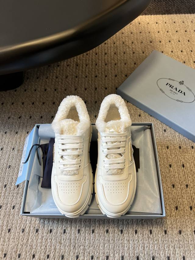 New arrival prad* Prada fleece thick-soled gold label sneakers Very warm shoes,