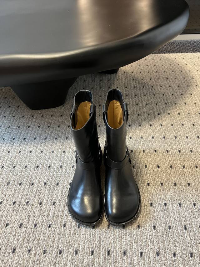 Loew* New Early Fall Knight Ankle Boots Series Wow, what amazing shoes are these