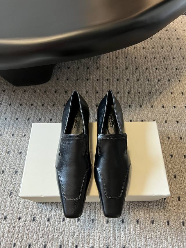 Unfolio, a niche fashion brand, is launching its 25th early spring collection w