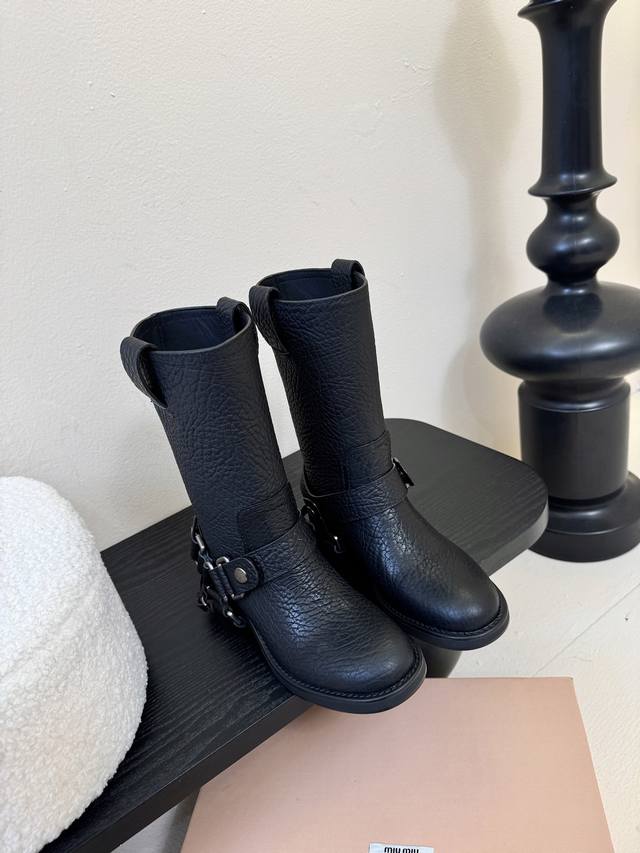 Miumiu punk-style autumn and winter motorcycle-style boots with a relaxed feel,