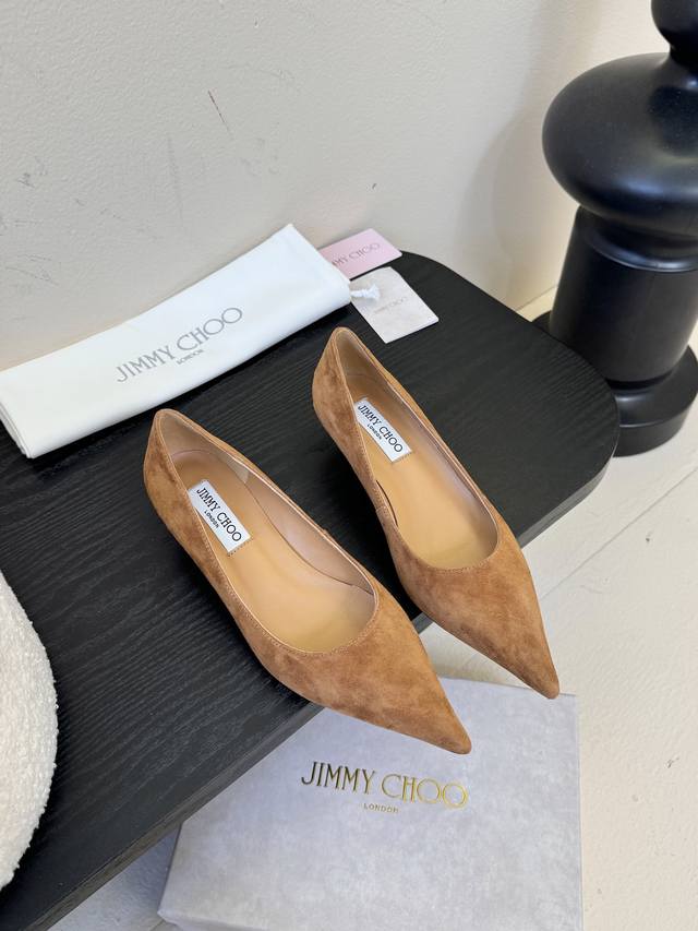 Jimmy Choo inlays sleek luster on the toesto illuminate your outfit, illuminatin