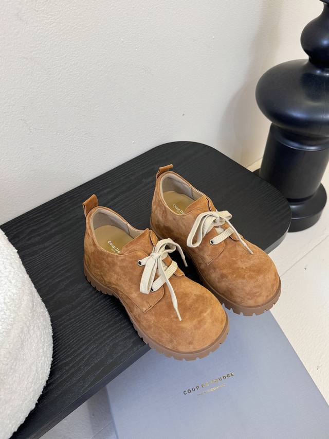 Coup De Foudre classic, stylish, and simple chimney boots. Versatile, genuine le