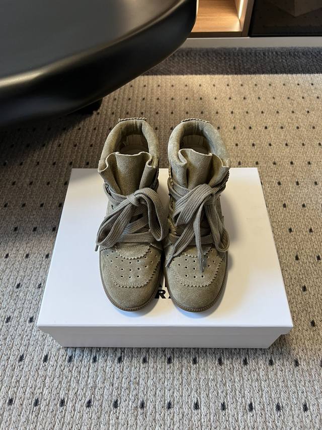 Isabel Maran* 25Ss British style thick-soled invisible height-enhancing short bo