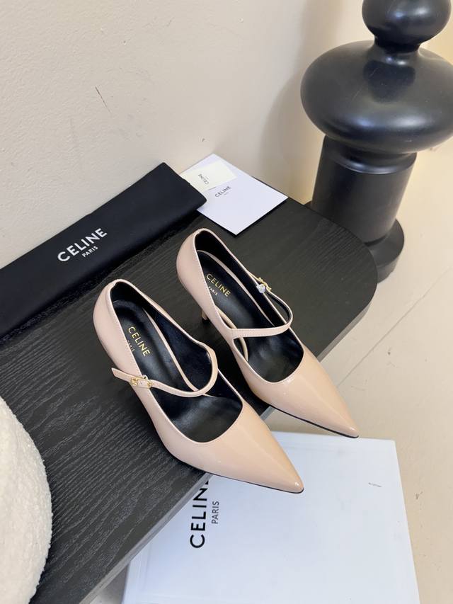 Celine's Autumn/Winter Arc de Triomphe fashion high heels feature a soft, expose