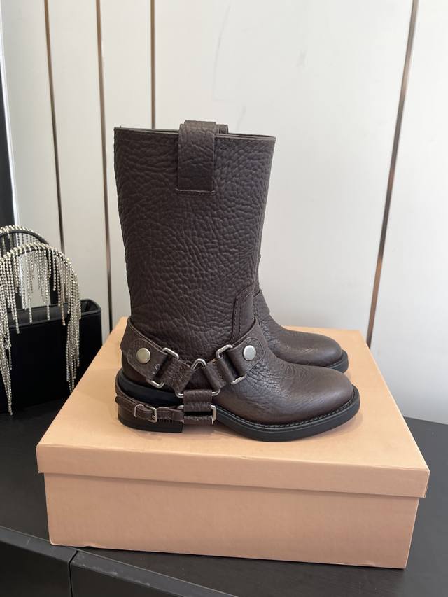 Miu Miu's super hot autumn and winter runway style, top-notch thick-soled knigh