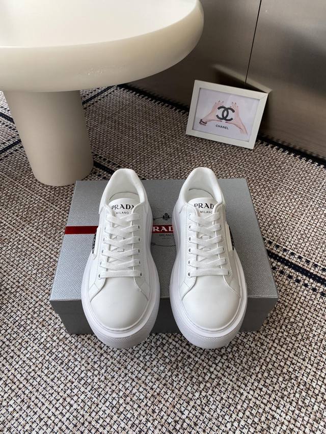 prada 25Ss new casual thick-soled white shoes for couples . P's fashionable whi
