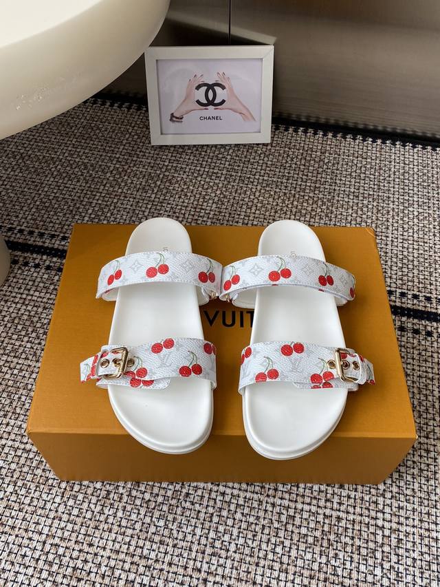 Lv 2025Ss Cherry Series new slippers with adjustable buckle design, full of beac
