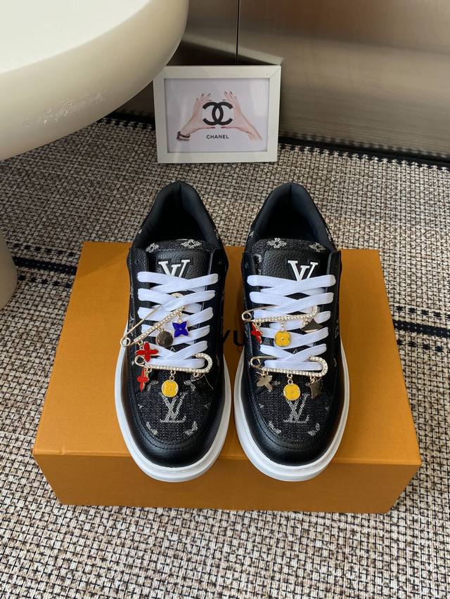 Accessories 60 Louis Vuitton Beverly Hills sneakers. The Beverly Hills sneakers