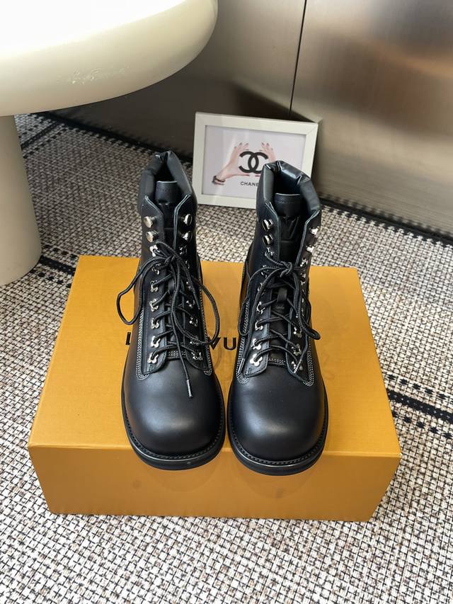 Louis Vuitton 25Ss new autumn and winter ankle boots . Casual and versatile, fa