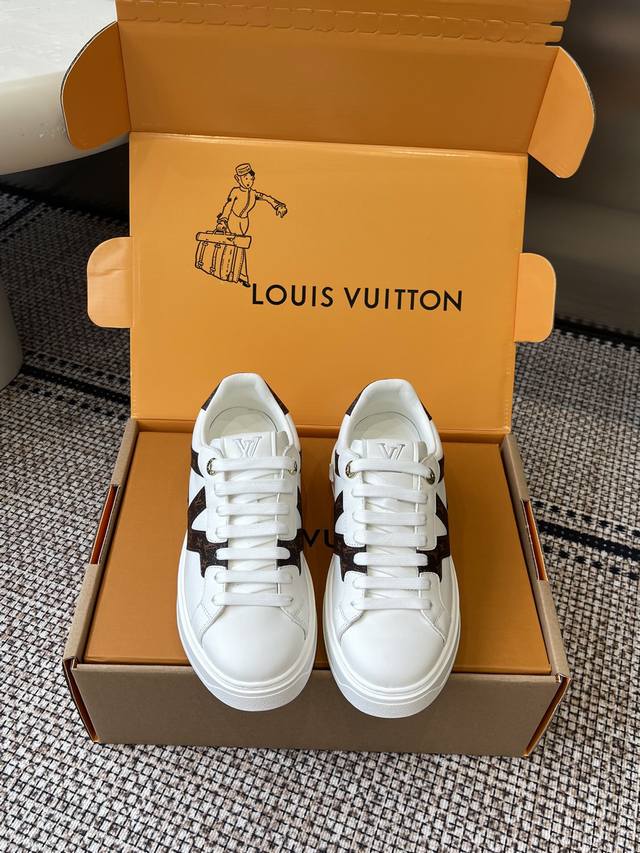 Louis Vuitton casual white sneakers are highly recommended by many influencers a