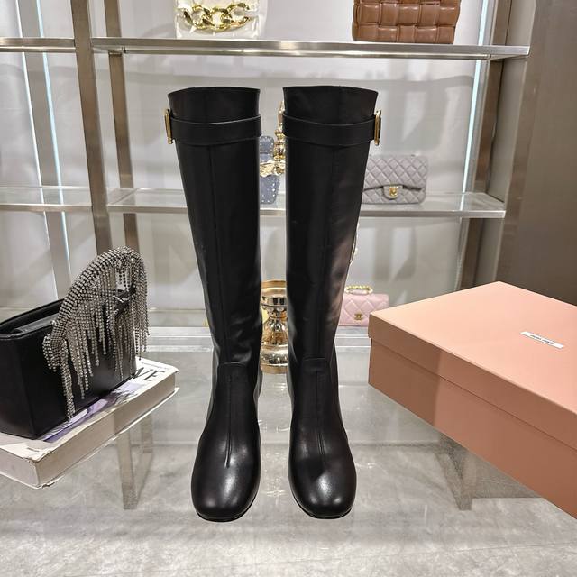 Factory price p New autumn and winter short boots of top quality Miumiu. This y Factory price p New autumn and winter short boots of top quality Miumiu. This y