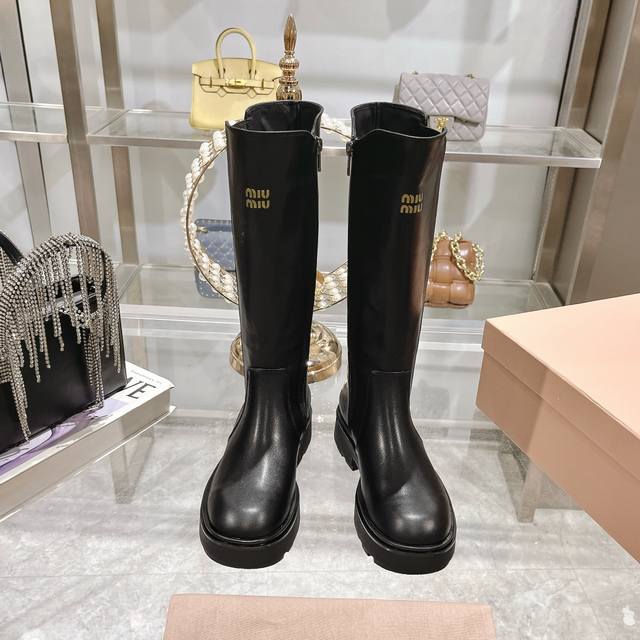 Factory-released Miu Miu new fall/winter styles! This fall/winter season is tru