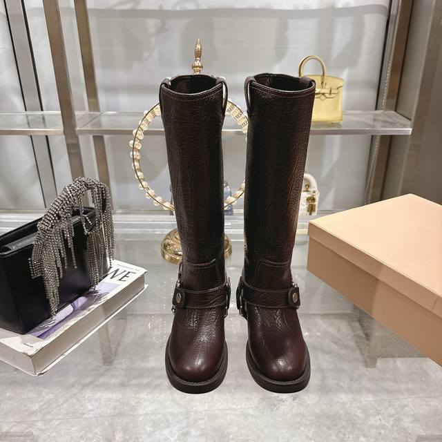 Factory-exclusive, top-tier version. Exclusive online hit: Miu Miu autumn/winter