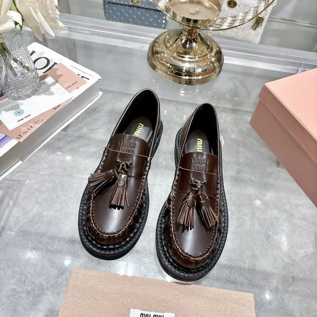 Factory Miumiu Miu Miu 2025Ss runway new tassel-buckled driving shoes, slip-on