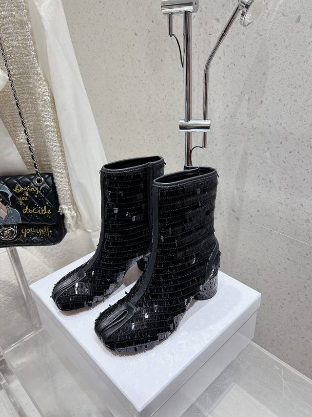 Maison Margiela classic split-toe boots Mm6 short boots Highly recognizable, ext