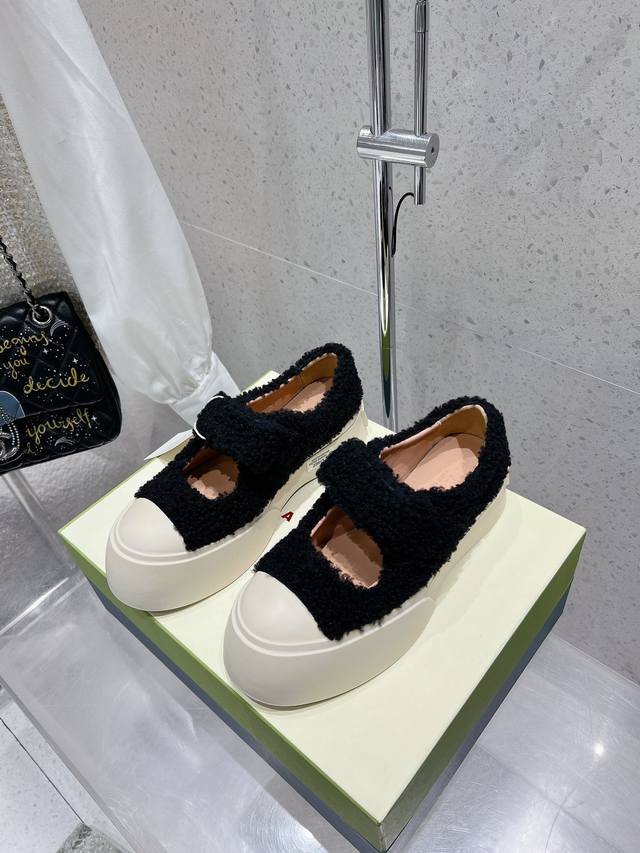 Marni's new autumn and winter Mary Jane furry shoesMarni is an independent desig