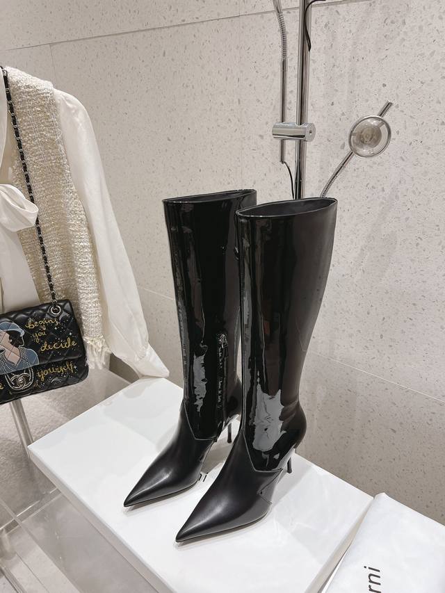 Coperni, a niche fashion brand, 24Ss, new autumn and winter high boots . Unconv