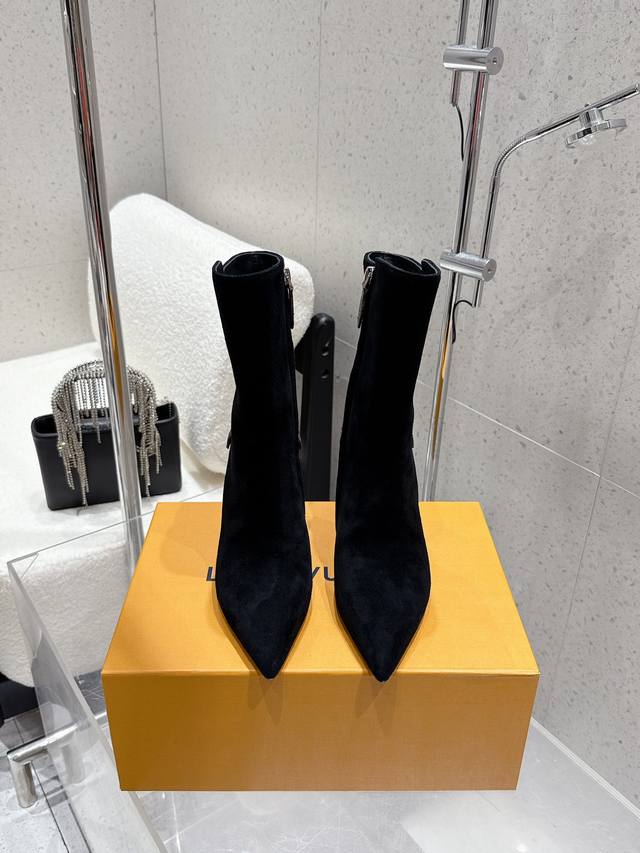 Factory Louis Vuitton 25Ss autumn and winter new Lv pointed high heel side zipp