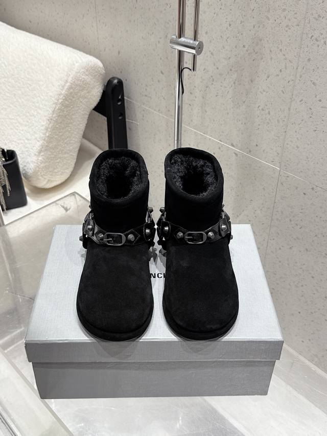 Factory Balenciaga Skiwear's latest Alaskan snow boots, purchased and developed