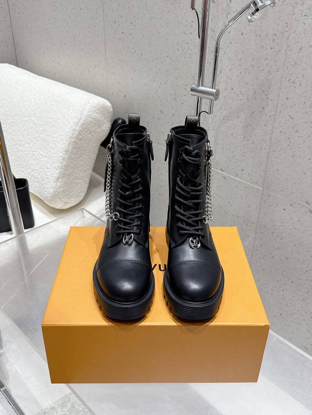 Factory Louis Vuitton 25Ss Autumn and Winter New Lv Round Toe Lace-up Martin Bo