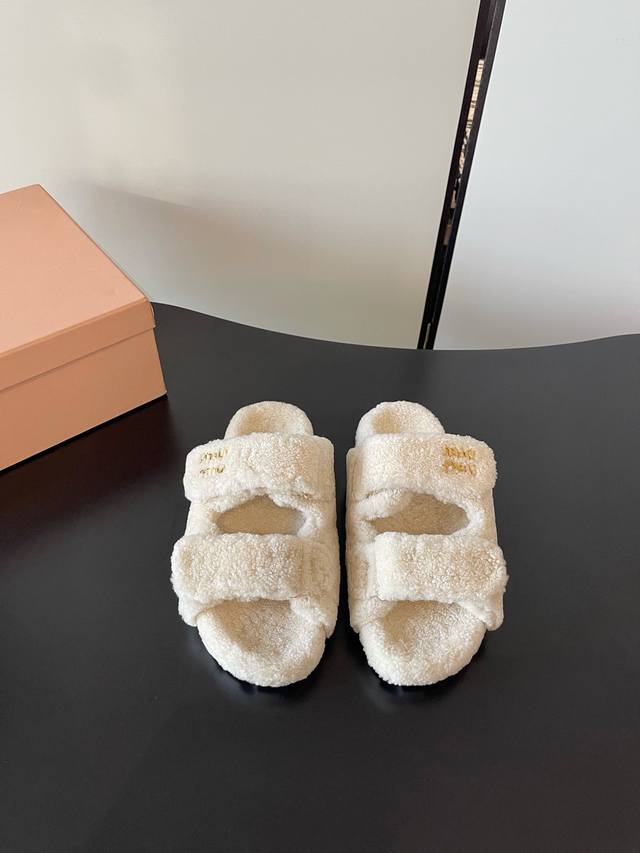 Miu Miu's latest autumn and winter wool slippers in the Maillard colorway are fe