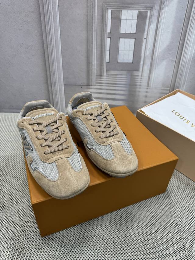 Slv Louis Vuitton Spring/Summer catwalk-style Trall casual sneakers. Originally