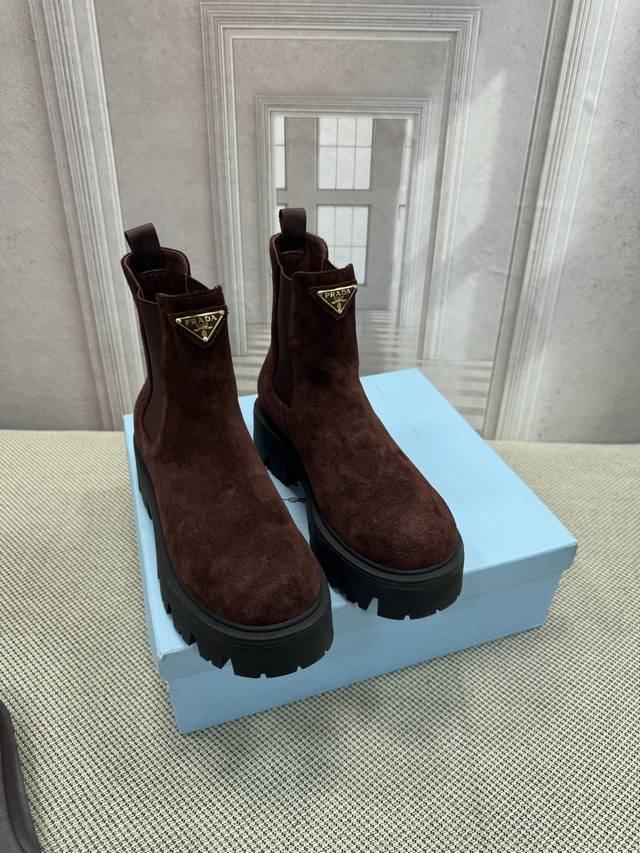 prada Prada K New Arrival~ Autumn and winter ankle bootsThe sole is very linear,