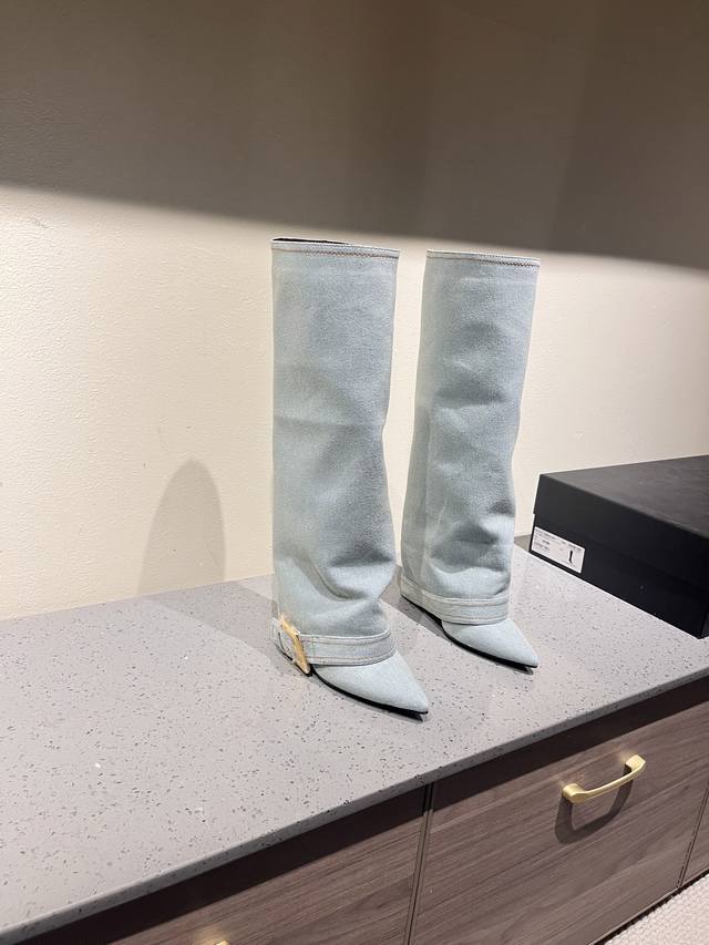 Balmain 2025 Fall/Winter Show Fashion Pointed High-Heeled BootsBalmain, a top fa