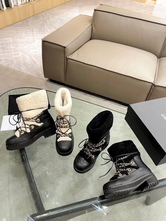 2025 Chanel's official website features the hottest lambswool snow boots for fal
