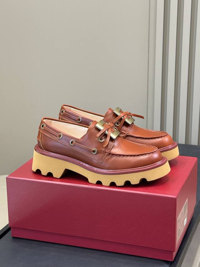 Rv Super stylish loafers! Love them so much! The new loafers have upgraded soles