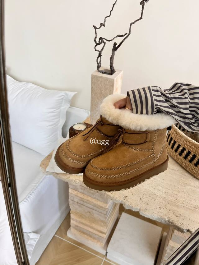 Alpine Classic Snow Boots . New Fall Women's Fashionable, Comfortable, Solid C