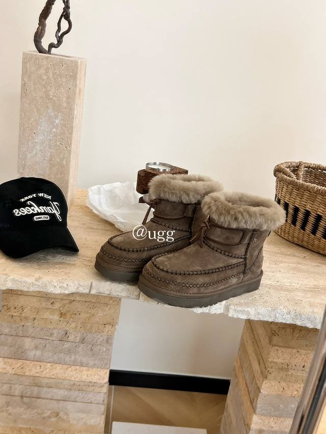 Alpine Classic Snow Boots . New Fall Women's Fashionable, Comfortable, Solid C