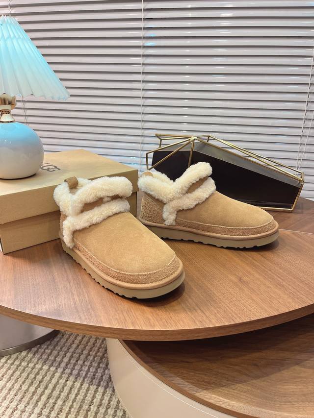 Ugg's latest fall/winter 25 snow boots! The shearling collar echoes the design o