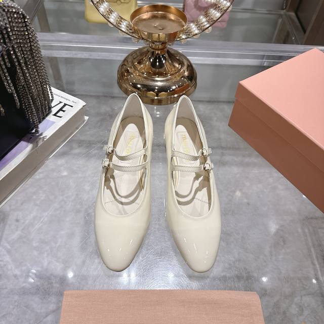 Factory-made, top-quality Miumiu Miu 25 Fall/Winter runway new arrivals! Chunky-