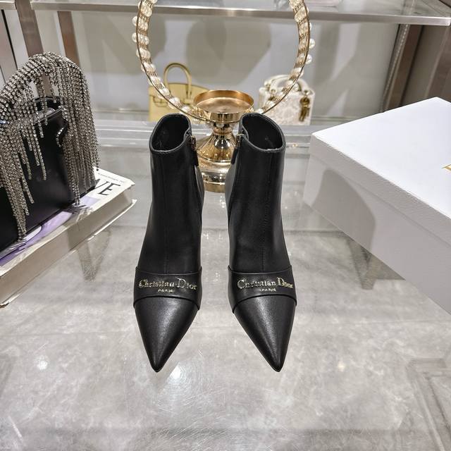 Factory. Dior's new boot collection is now available, comfortable and feminine.