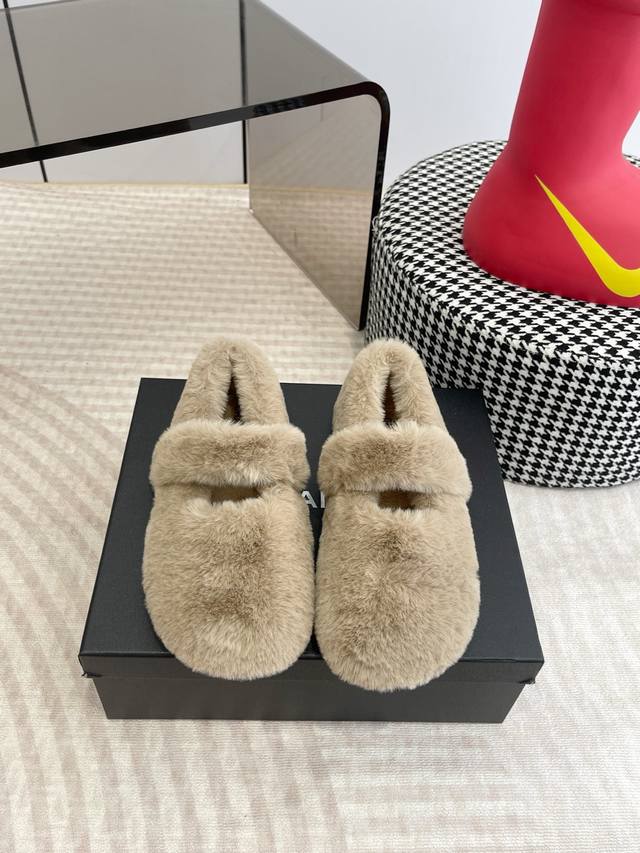 Chanel 25Ss new autumn and winter wool Mary Jane This fur Mary Jane is so cute.