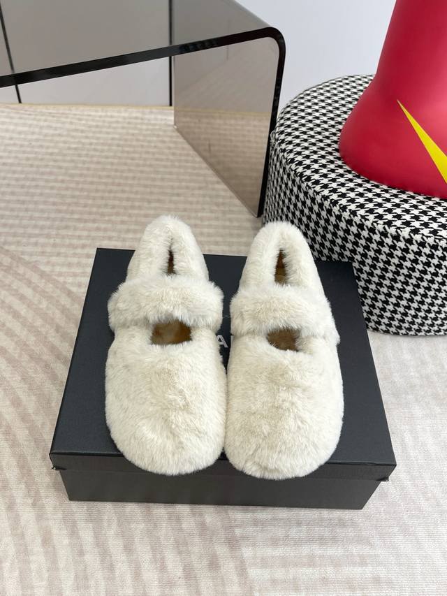 Chanel 25Ss new autumn and winter wool Mary Jane This fur Mary Jane is so cute.