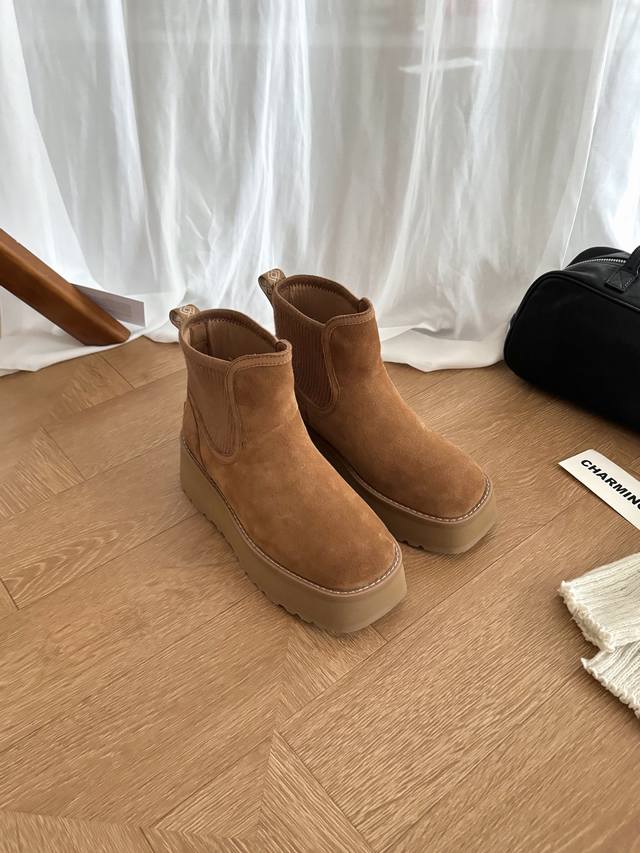 City Chelsea Boots Chestnut and mustard seed Water-repellent suede Ribbed knit