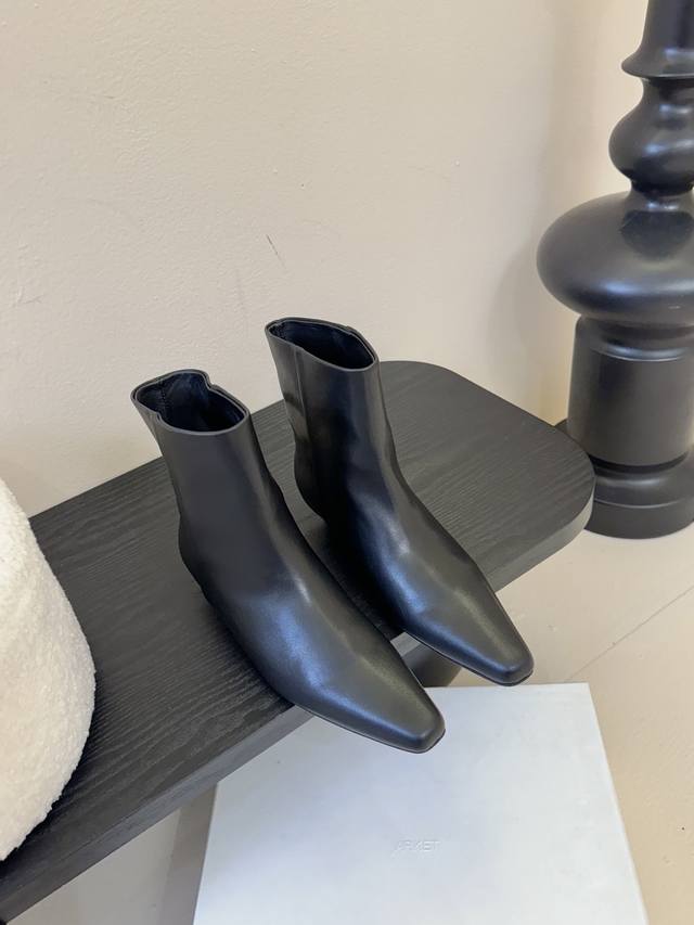 Ankle boots Arket's most beautiful Mini wedge-heeled square-toed boots of the y