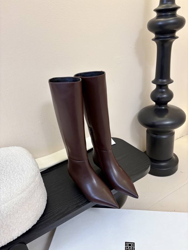 Toteme25Ss new autumn/winter retro wedge-heeled boots with pointed toe and side