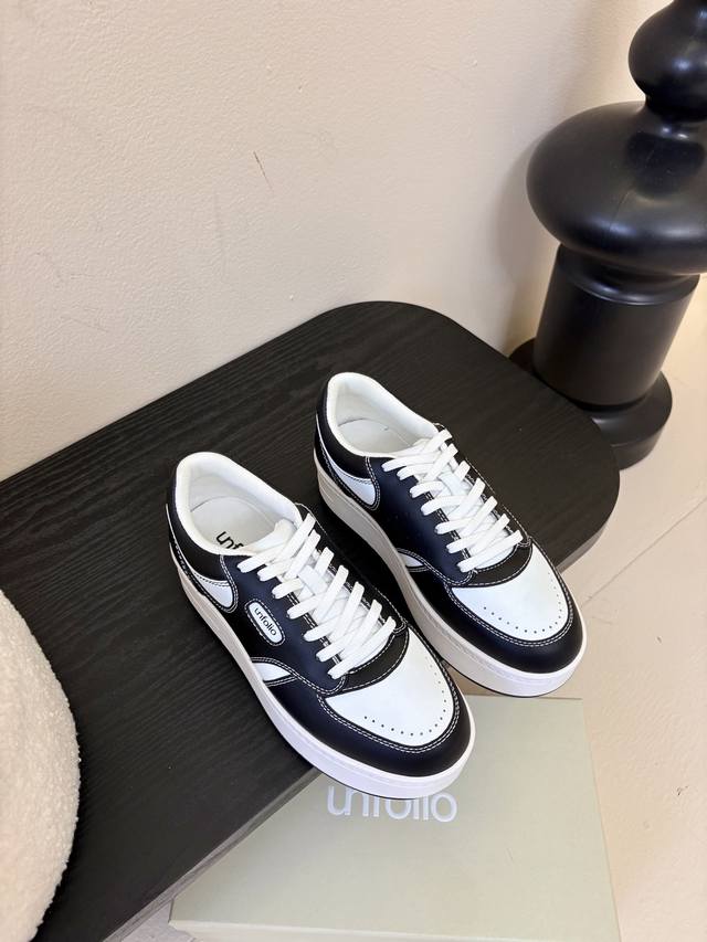 Unfolio Retro Stroll Avery Light Retro Stroll Shoes, with a 4.5cm thick sole as