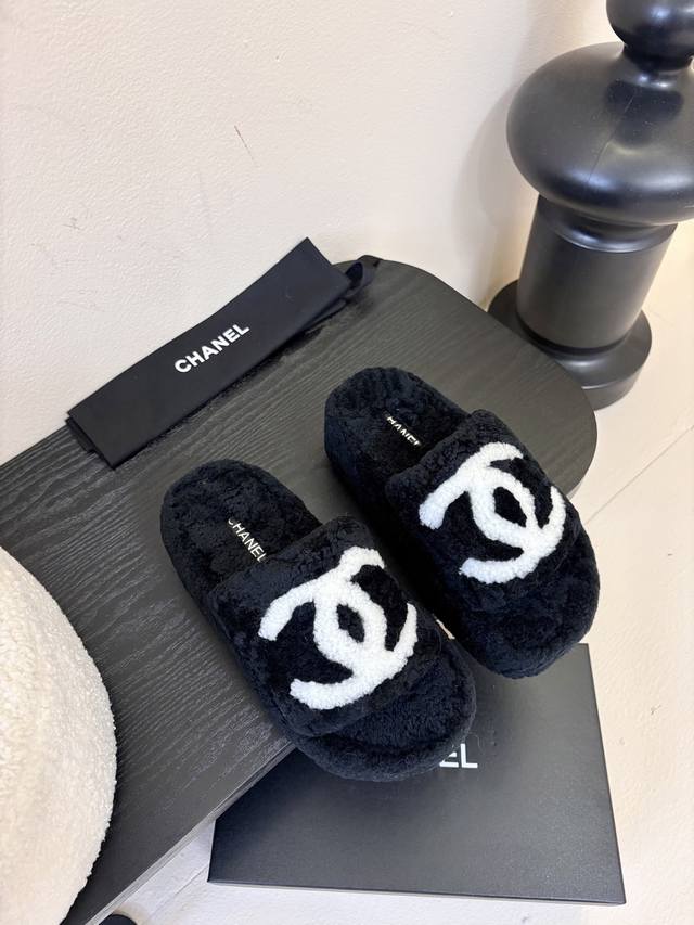Chane* | Chanel classic four-season double C fur slippers This fur slipper is re