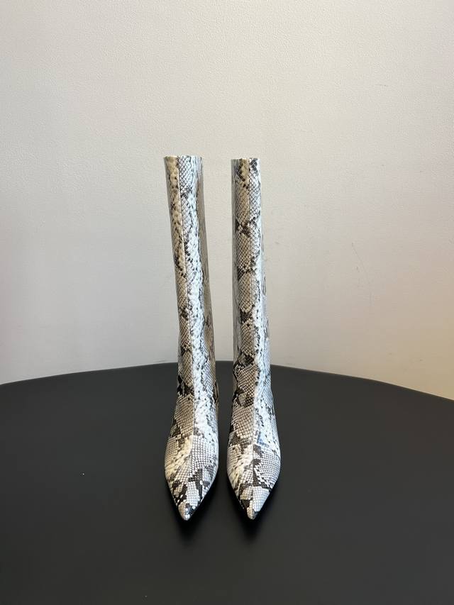 Khait* 25 Aw catwalk-style snakeskin boots fuse cool and sophistication. Super r