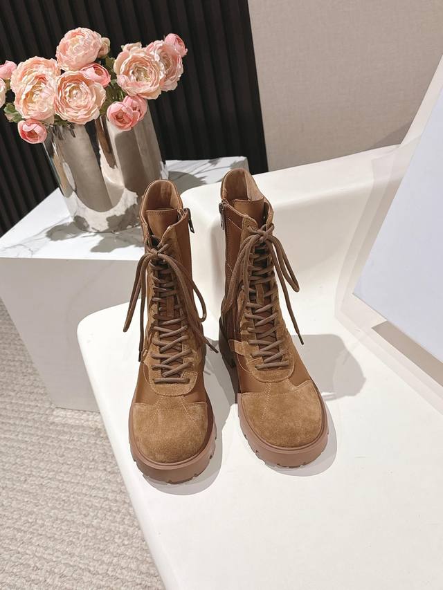 Factory price p Celine Celine's latest autumn and winter runway model, the same