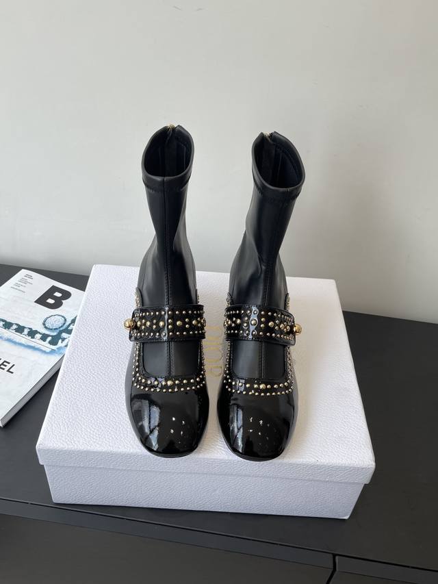 Dior's new autumn/winter punk-style rivet stretch boots, the same style as celeb