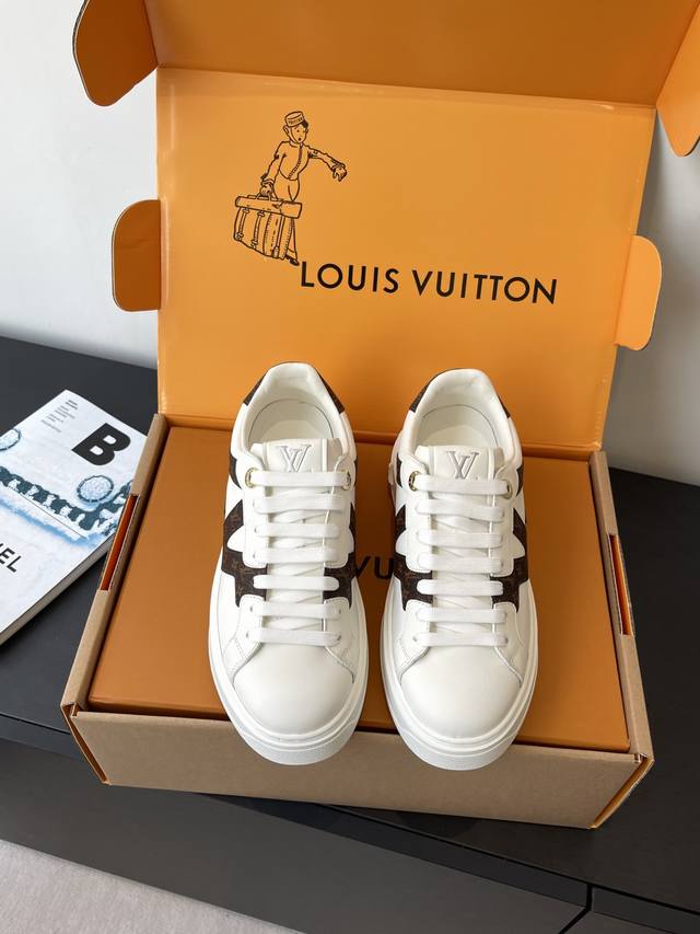 Louis Vuitton casual white sneakers are highly recommended by many influencers a