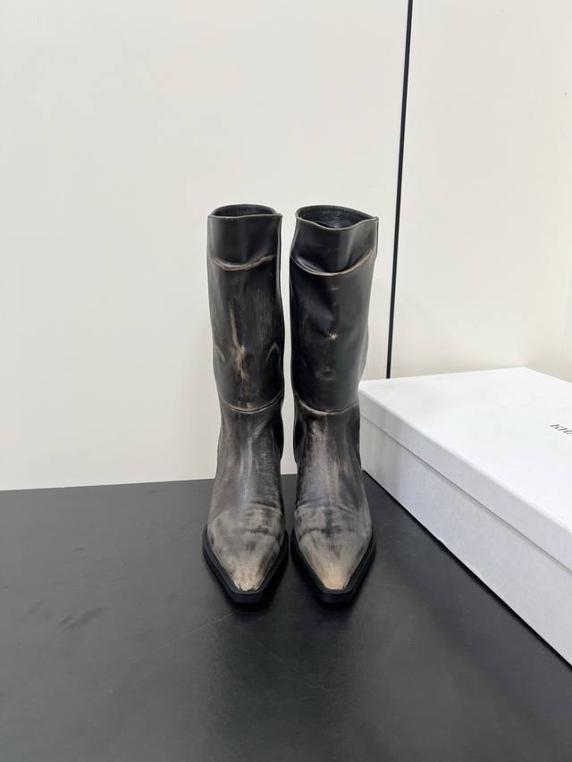 Khaite 2025 Fall/Winter pointed-toe, chunky-heeled, wrinkled western boots Inte